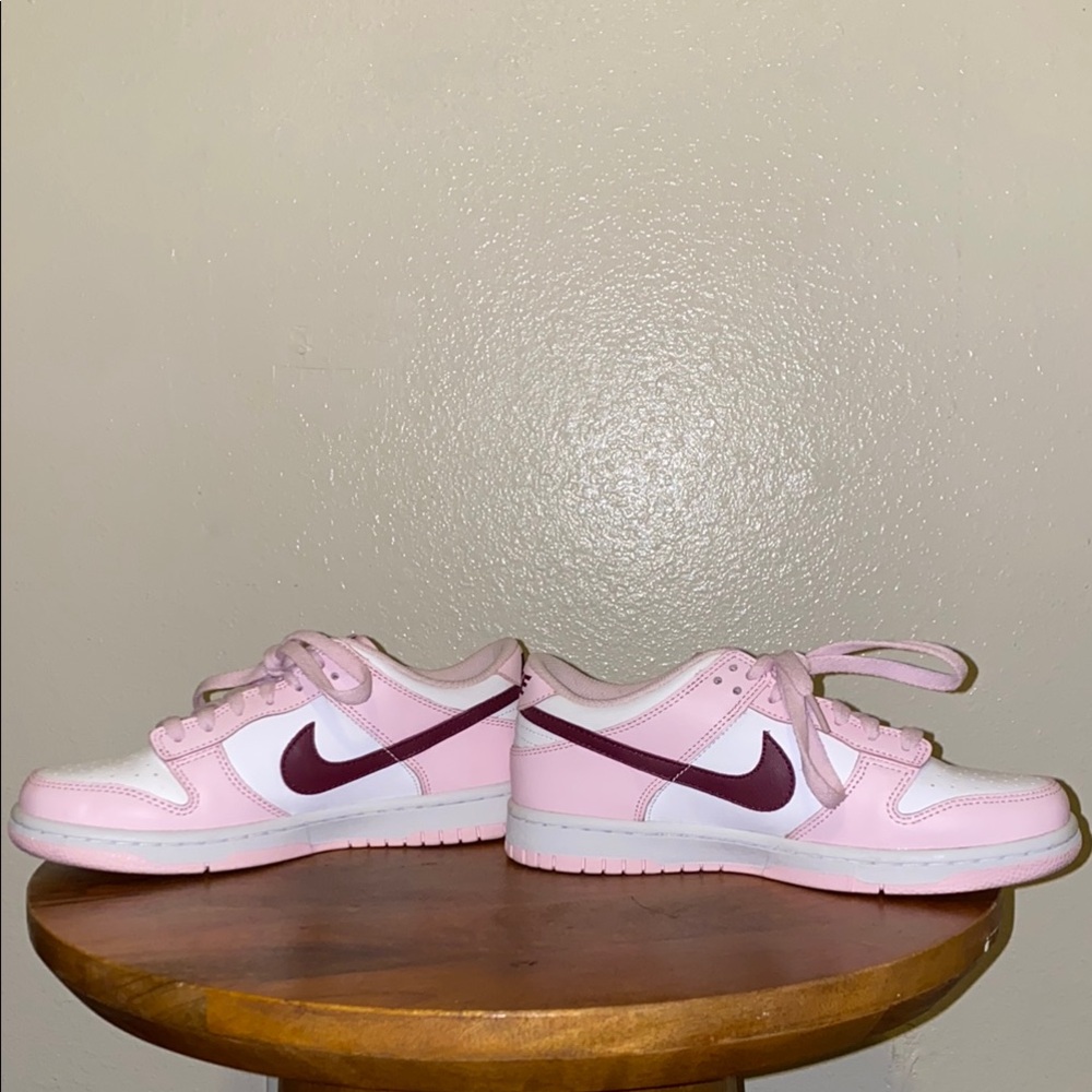 Nike Pink Sneakers Classic Style
